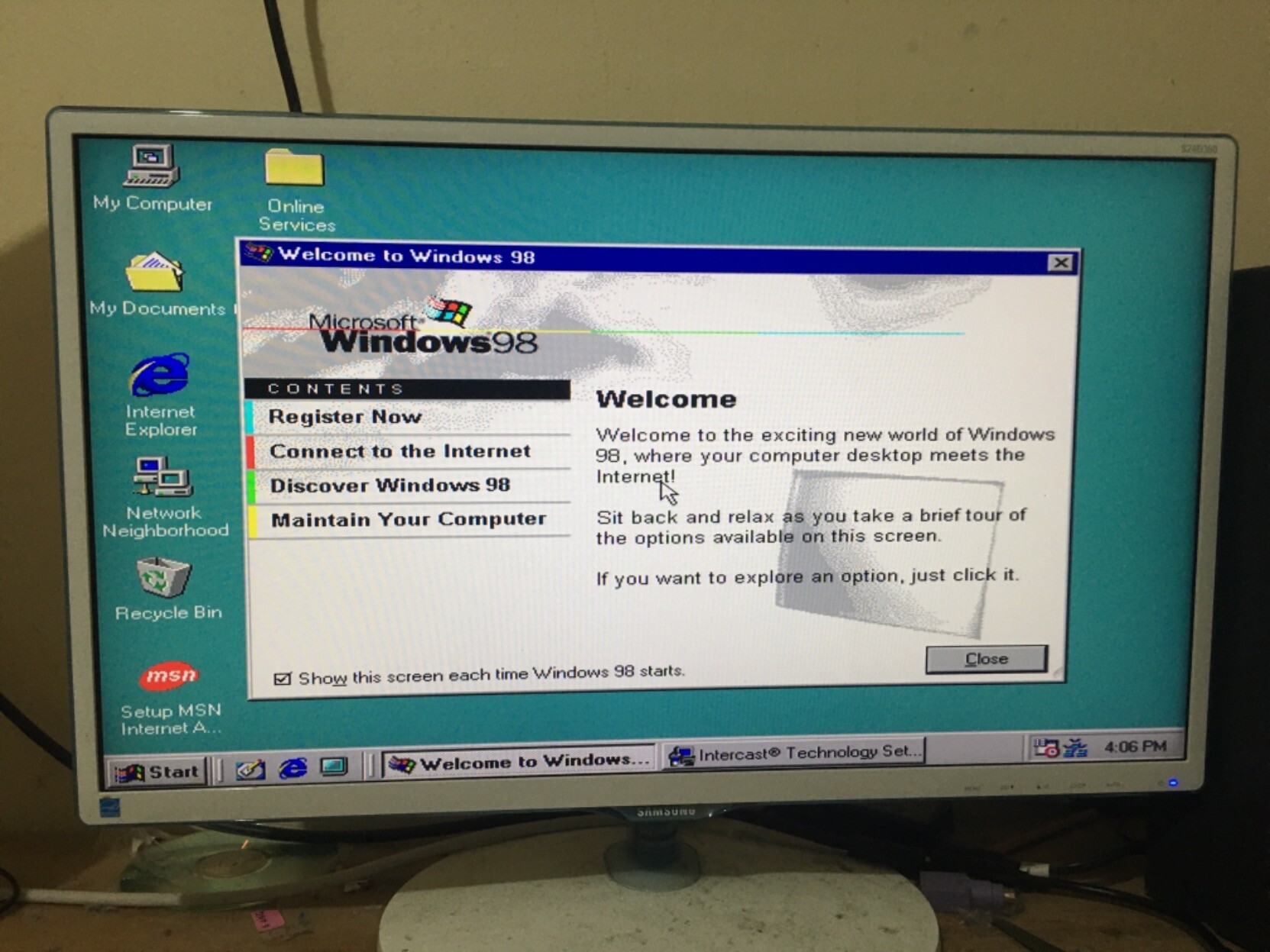 Windows 98 welcome screen. The resolution is squished.